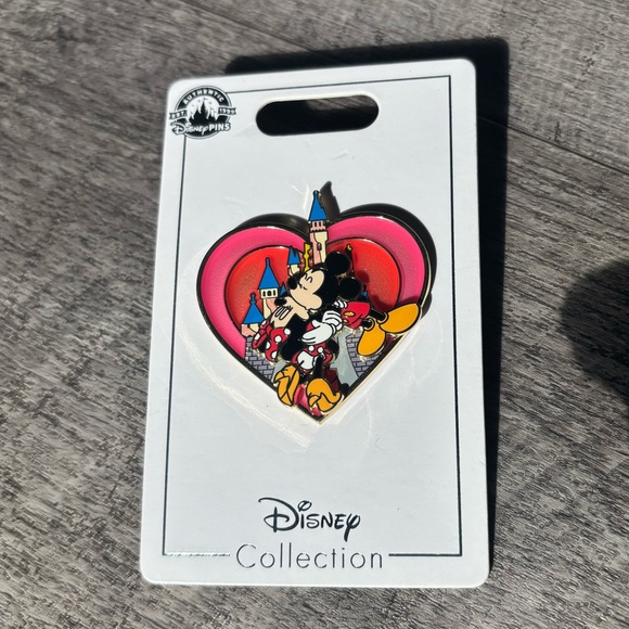 Disney Minnie Mouse Heart Pin - Pink and Black - Picture 1 of 2